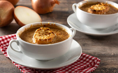 La zuppa di cipolle con pane raffermo